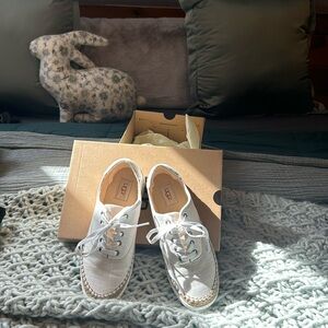 Adorable canvas NWT has box 8.5 only selling my foot is wider now